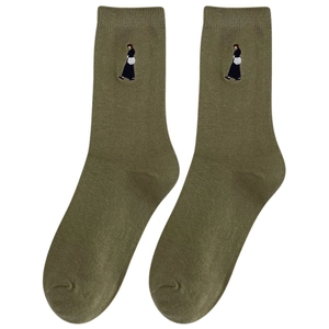 Olivgrüne Baumwollsocken mit schwarzer Stickerei und feiner Strickstruktur für Damen