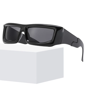 Cyberpunk Square Sunglasses PC Frame UV400 Protection Hip Hop Retro Y2K Thick Frame Eyewear For Men Women Streetwear