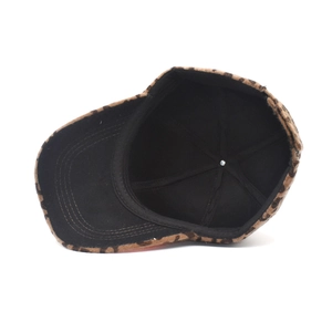 Berretto da baseball alla moda con stampa leopardata, texture morbida e tesa rinforzata