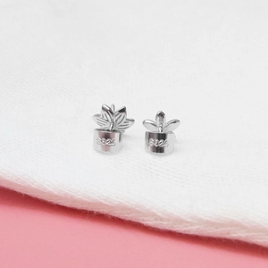 S925 sterling silver flower plant stud earrings featuring authentic metal hallmarks