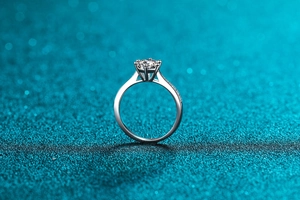 Macro shot of classic six-prong S925 silver ring with 1 carat moissanite and side stones