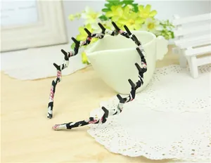 Detailed view of floral fabric headband with anti-slip teeth on a white ceramic cup