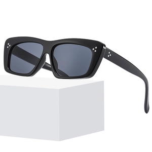 Fashion Oversized Rectangular Sunglasses UV400 Protection Retro PC Frame With Decorative Metal Rivets For Women Men