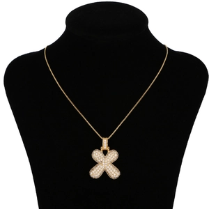 Collier hip hop doré avec grand pendentif lettre X pavé de zircons blancs étincelants