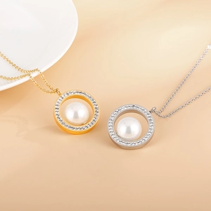 Colliers élégants en acier titane doré et argenté avec perles et pendentifs en cristal