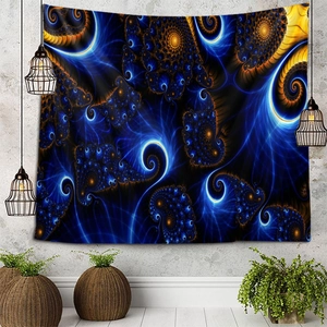 Tapisserie fractale bleue et dorée sur un mur gris avec des lampes industrielles