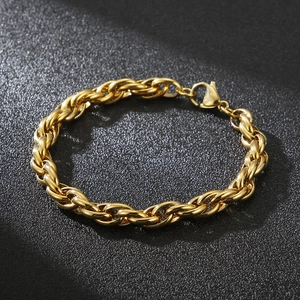 Detailed macro view of the gold double-linked rope chain with a lobster clasp