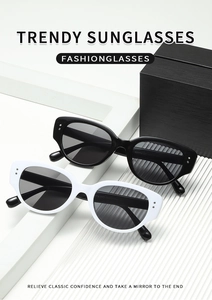 Détail de lunettes de soleil œil-de-chat noir et blanc avec rivets argentés élégants