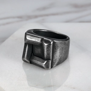 Anello industriale vintage da uomo quadrato in acciaio inossidabile spazzolato grigio