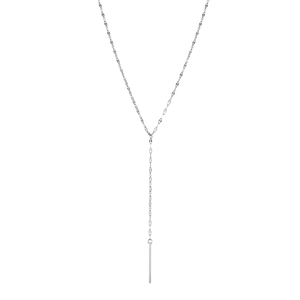 Vue détaillée du collier en Y en acier inoxydable argenté avec pendentif barre fine