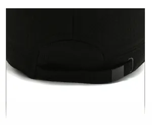 Detailed view of the adjustable metal buckle and strap on the black winter flat cap