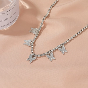 Bracelet de cheville papillon en strass avec chaîne à pompons sur soie rose