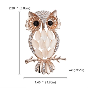 Détails de la broche hibou dorée avec pierre œil-de-chat, strass et mesures de taille