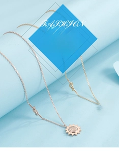 Détails des pendentifs tournesol en or rose et or jaune avec chaîne torsadée élégante