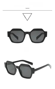 Détail macro de lunettes de soleil géométriques noires montrant les vues de face et de côté