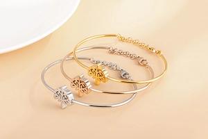 Détails de bracelets Arbre de Vie polis en finitions or, argent et or rose