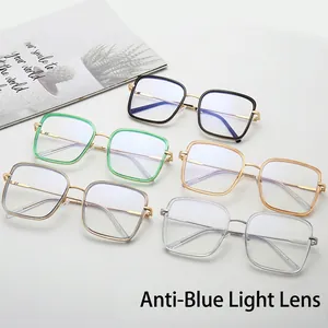 Occhiali anti-luce blu alla moda in vari colori con stanghette in metallo sottili