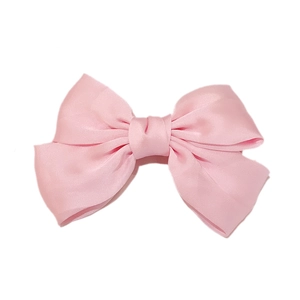 Fermaglio per capelli a doppio fiocco in raso rosa con finitura lucida setosa