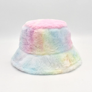 Cappello da pescatore in ecopelliccia arcobaleno con trama tie-dye pastello morbido