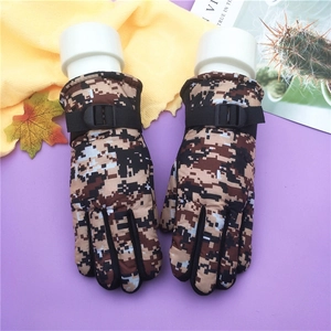 Winter thermal camouflage ski gloves for kids aged 7-13 with adjustable wrist straps