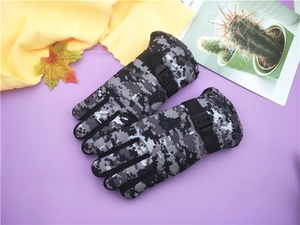 Detail of waterproof camouflage ski gloves with adjustable wrist strap for children