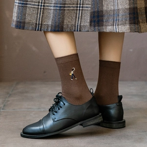 Braune Baumwollsocken mit Cartoon-Stickerei im Vintage-Stil für Frauen