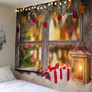 Detail eines Weihnachts-Wandteppichs mit verschneiter Nachtsicht, Baum und Öllampe