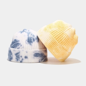 Πλεκτά σκουφάκια tie-dye για άνδρες και γυναίκες σε μπλε και κίτρινο street style