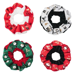 Lot de quatre chouchous de Noël festifs en velours avec motifs Père Noël et rennes