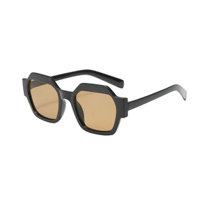 Lunettes de soleil polygonales surdimensionnées à monture noire et verres marron chic