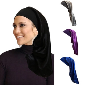 Bonnet de nuit en satin avec longue queue disponible en noir argent violet et bleu