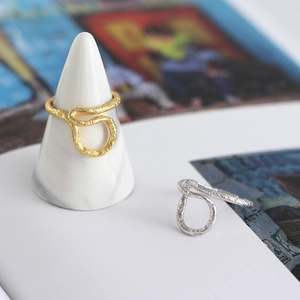 Anelli minimalisti in argento 925 con trama a foglia in oro e argento coordinati