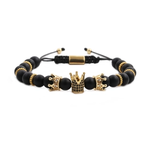 Verstellbares 8mm matt-schwarzes Stein-Kronen-Perlenarmband-Set für Herren mit Gold