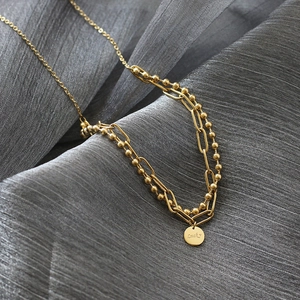 Collana a doppio strato placcata oro 18K con ciondolo Lucky e catene a maglie miste