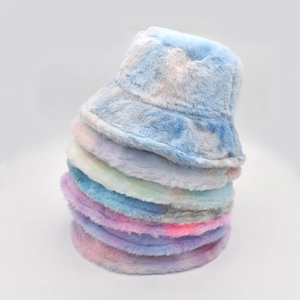 Cappello da pescatore arcobaleno in ecopelliccia sintetica con morbido design tie-dye