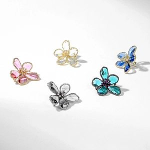 Vintage flower brooches with faceted crystals in five colors and alloy base for women