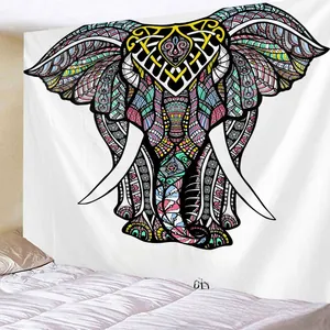 Details des böhmischen Mandala-Elefanten-Wandteppichs mit lebhaften indischen Blumenmustern