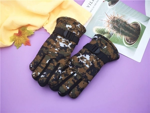 Close-up of windproof camouflage ski gloves featuring adjustable wrist buckles for children