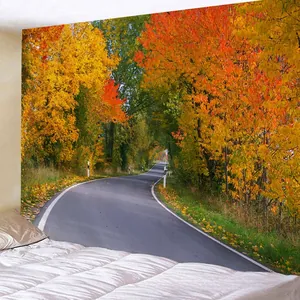 Détail du tapis mural avec paysage de forêt d'automne imprimé sur tissu de qualité