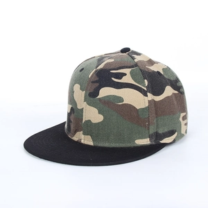 Detail view of high-quality camo hip-hop cap with black brim and six-panel flat peak design