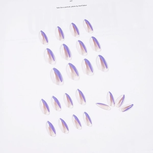 Faux ongles amandes style french en violet taro et design diagonal bloc de couleur