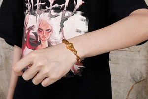 Close-up of men's gold hip-hop bracelet with lion head relief and thick chain links