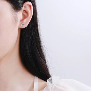 S925 sterling silver minimalist round stud earrings with high-clarity moissanite stone