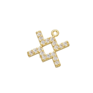 Détail d'un pendentif croix géométrique plaqué or serti de micro-pavé de zircons