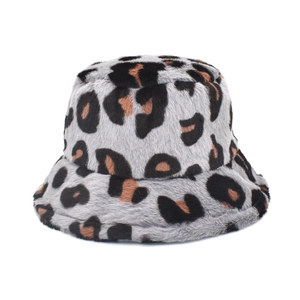 Chapeau bob en peluche motif léopard pour femme idéal pour l'hiver en gris et marron