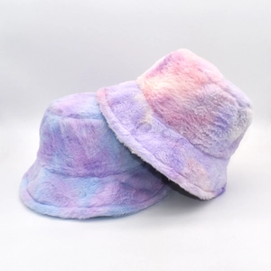 Cappello da pescatore arcobaleno tie-dye in ecopelliccia donna morbido peluche invernale