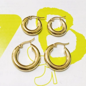 Stainless steel 18k gold plated chunky hoop earrings set, classic minimalist geometric jewelry.