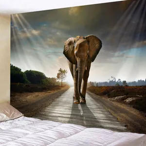 Detaillierter Wandteppich mit Elefant bei Sonnenuntergang für Schlafzimmer-Dekoration
