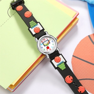 3D-Basketball-Kinderuhr mit schwarzem Silikonarmband und reliefartigen Sportmustern