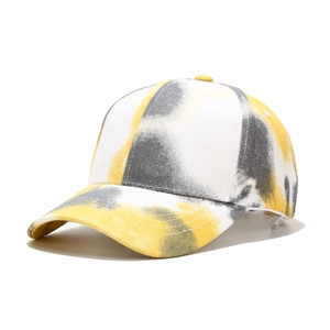 Vue détaillée de la casquette de baseball en coton avec motif tie-dye jaune et gris
